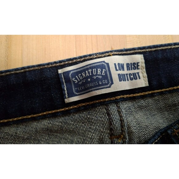 Signature by Levi Strauss Women’s Curvy Bootcut Jeans Size 12 Dark Wash Denim - Picture 5 of 9